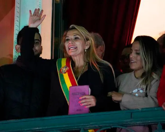 Sin cúorum Jeanine Áñez se proclamó el martes como presidenta interina de Bolivia