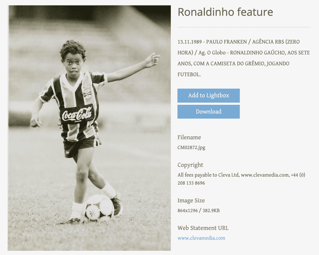 Fotografía original de Ronaldinho a los 7 años, de la cual se obtuvo el rostro que aparece en el montaje. Foto: captura en SEEN Sport Images / Paulo Franken   