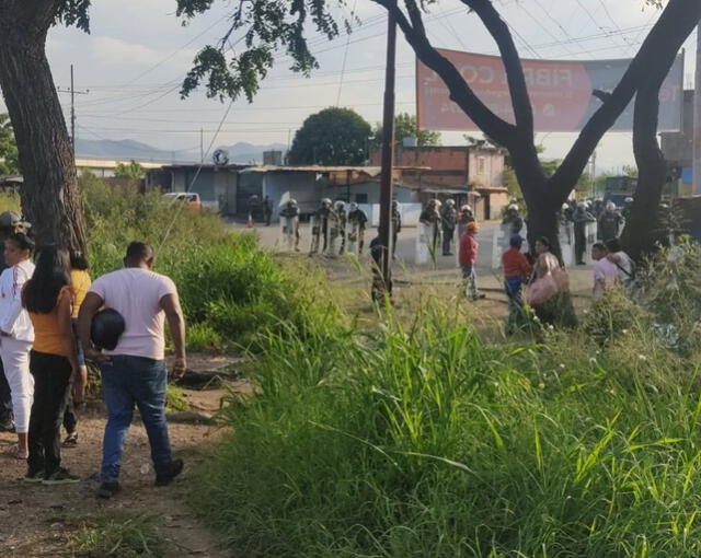 Los familiares de los reos capturados esperan información sobre su situación actual. Foto: Observatorio Venezolano de Prisiones/X