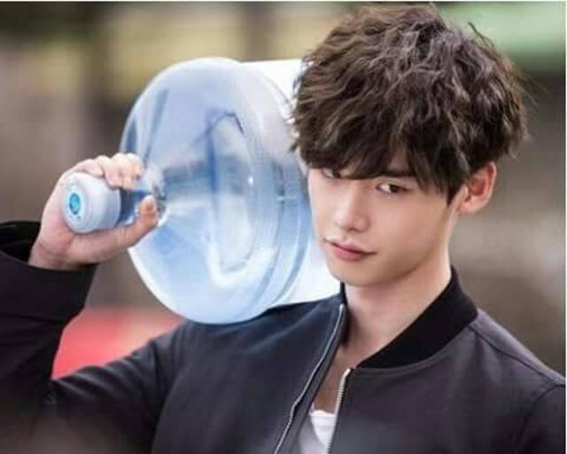 Lee Jong Suk en el dorama “Doctor Stranger” de la SBS. 2014.