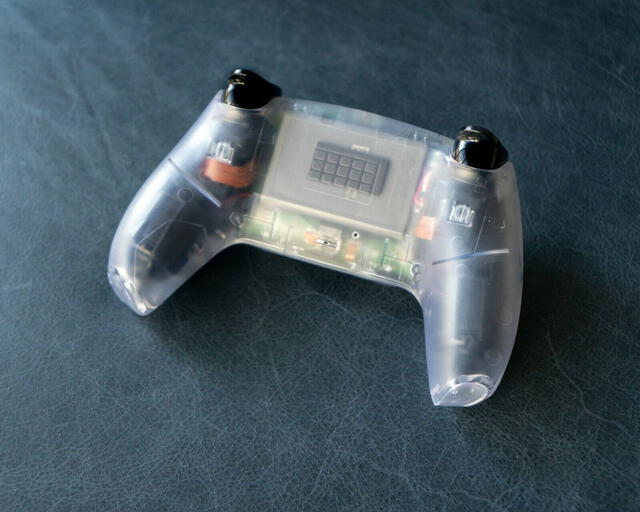 Así luce el mando DualSense transparente. Foto: ebay / basscraze10