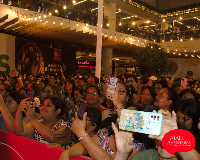 Asistentes al concierto del grupo Combinación de La Habana. Foto: Mall Aventura/Facebook     