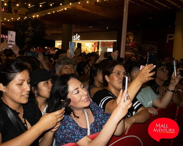 Asistentes al concierto de Bembé. Foto: Mall Aventura/Facebook      
