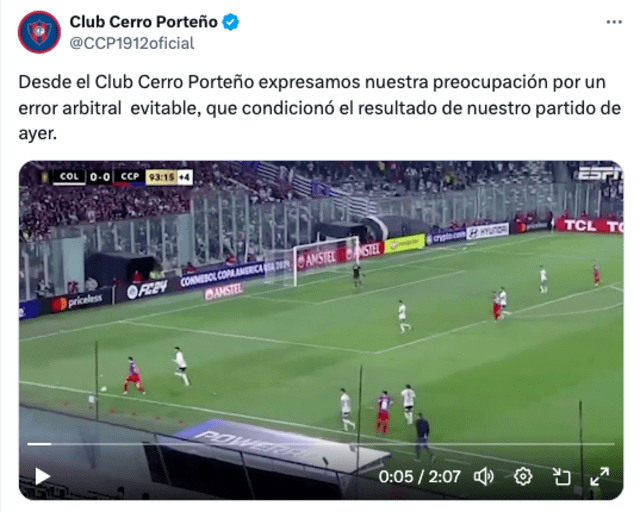 Cerro Porteño reclamó por la jugada previo al agónico tanto de Colo-Colo. Foto: Twitter/Cerro Porteño.  