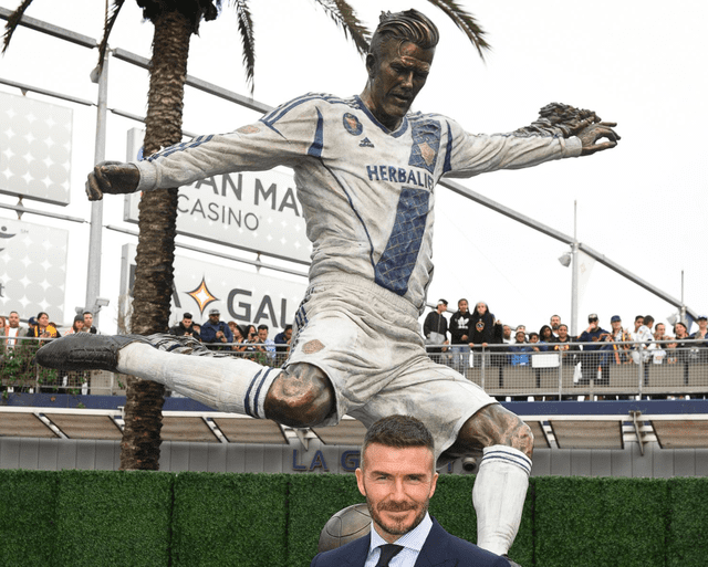 Los mejores futbolistas que fueron inmortalizados con estatuas en el mundo