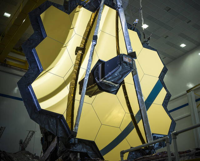 El espejo primario del James Webb es tres veces más grande que el de Hubble, su antecesor. Foto: NASA