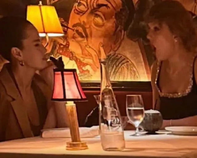 Selena Gómez y Taylor Swift juntas en la cena. | X | @PopBase Selena Gómez y Taylor Swift juntas en la cena. | X | @PopBase
