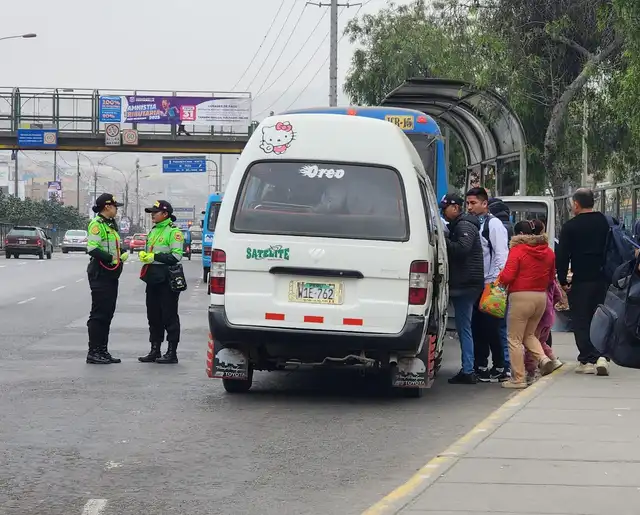 Presencia de combis en Ventanilla. Foto: Kevinn García   