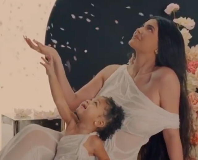 Kylie Jenner y Stormi protagonizan una tierna campaña.