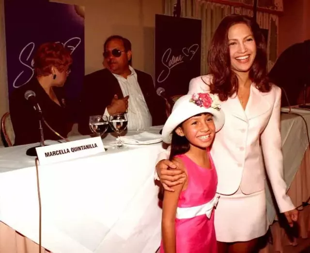 Becky Lee Meza y Jennifer López en una firma de autógrafos de la película.