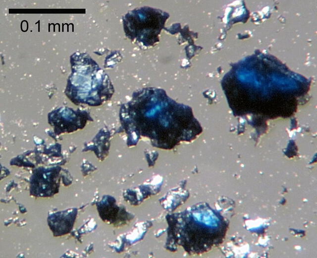  La ringwoodita es un tipo raro de mineral de color azul que se forma bajo presiones y temperaturas altas. Foto: Steve Jacobsen   