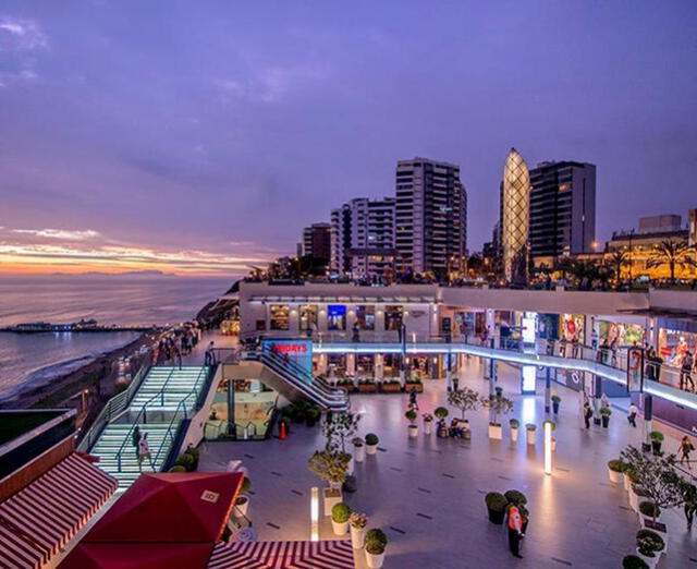 El distrito de Miraflores cuenta con un centro comercial con vista al mar. Foto: inkanmilkyway.<br> El distrito de Miraflores cuenta con un centro comercial con vista al mar. Foto: inkanmilkyway.<br>
