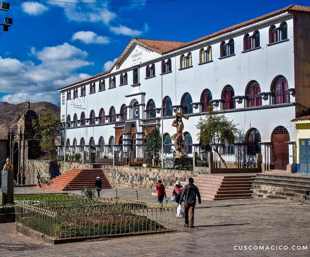 Colegio de Ciencias y Artes del Cusco se fundó en 1610. Foto: Cuscomagico.com    