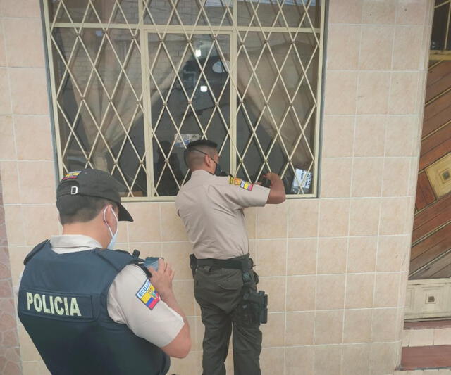 La policía ecuatoriana acudió a la casa de Diego Lara para iniciar con las investigaciones. Foto: Twitter Gisella Buendia