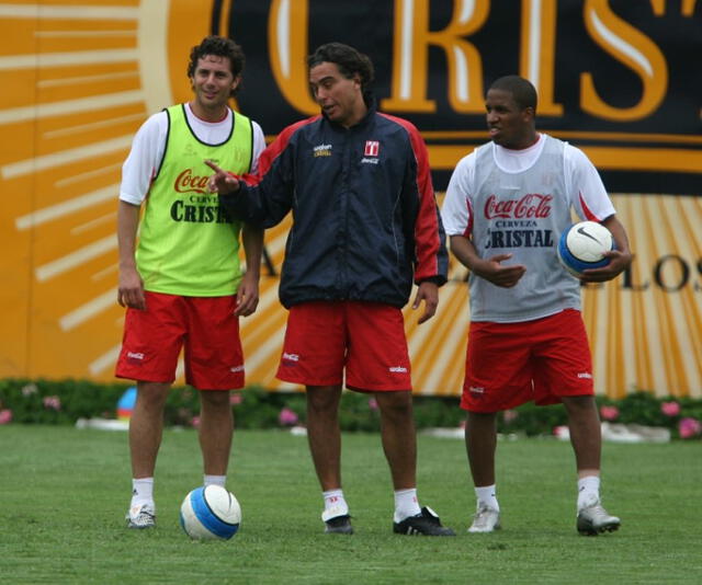 'Chemo' del Solar con Claudio Pizarro y Jefferson Farfán en los entrenamientos de la selección peruana. Foto: GLR   