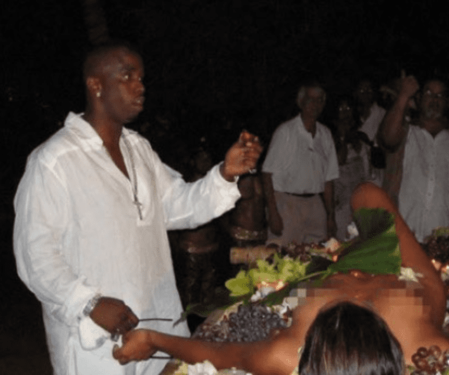 Diddy usando a una mujer como bandeja en sus salvajes fiestas. Foto: X.    