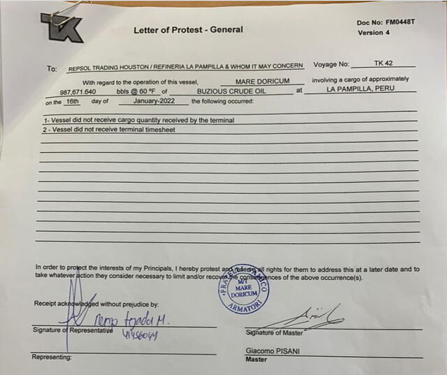 "El buque (Mare Doricum) no recibió información sobre la cantidad de (petróleo) recibida por la terminal (Repsol). El buque no recibió la hoja de horas (de descarga de petróleo) de la terminal".