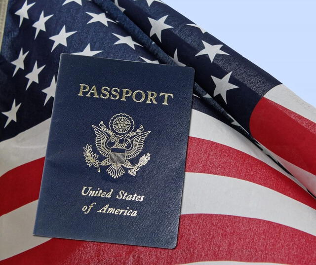 Al conseguir la ciudadanía americana, los inmigrantes pueden tener acceso al pasaporte de Estados Unidos. Foto: Martínez Manglardi    