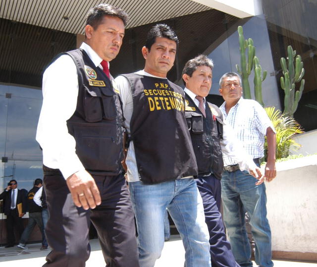 <br> Héctor Pacheco durante su traslado a prisión. Foto: GLR   