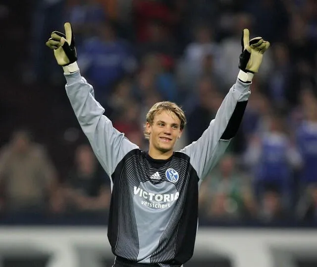 Manuel Neuer debutó profesionalmente con la camiseta de Schalke 04. Foto: X Manuel Neuer debutó profesionalmente con la camiseta de Schalke 04. Foto: X