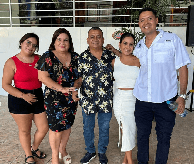 Tony Rosado y su familia compartieron emotivo momento. Foto: Susan Pacheco/Instagram   