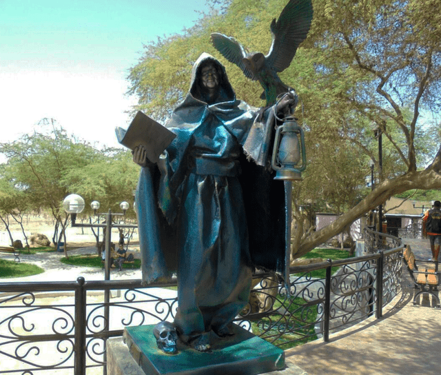 Monumento de la bruja de Cachiche, ica
