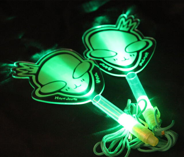 Kim Hyun Joong: versiones de lightstick