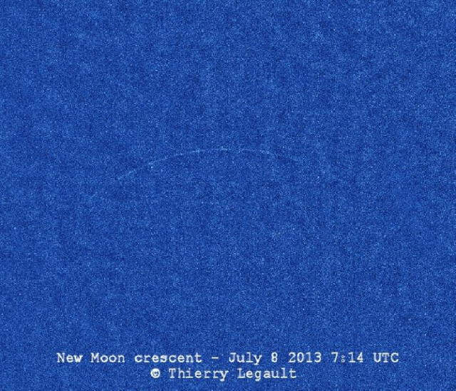 Fotografía de una luna nueva, la fase lunar donde el Sol ilumina por completo la cara oculta del satélite. Foto: Thierry Legault