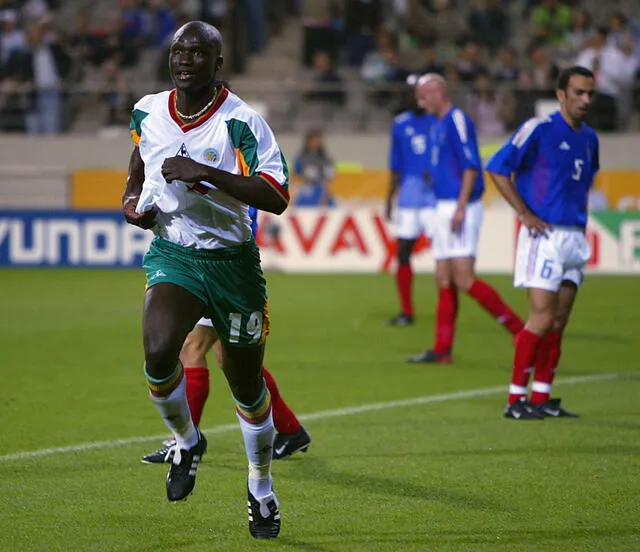 Papa Bouba Diop fue quien anotó el gol de la victoria de Senegal sobre Francia. Foto: Diario Olé