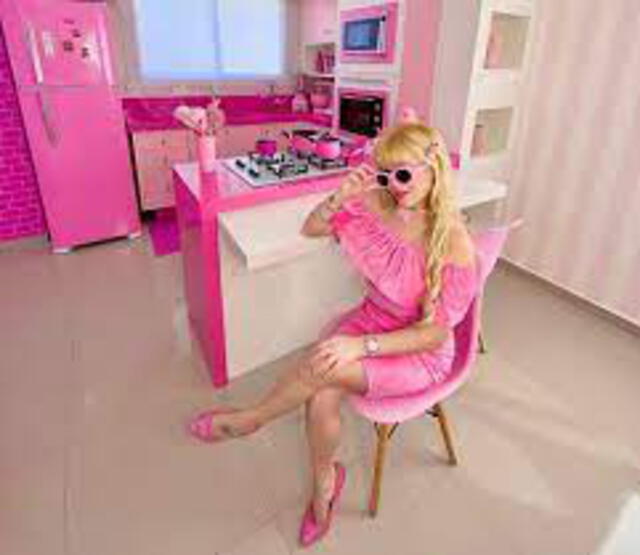 Bruna Barbie en su cocina. Foto: brunabarbieoficial/Instagram
