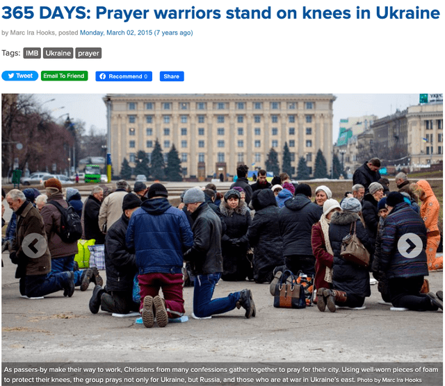 Imagen compartida el 2 de marzo de 2015 para retratar el día número 365 de oración en Kharkiv, Ucrania. Fuente: Captura LR, Facebook.