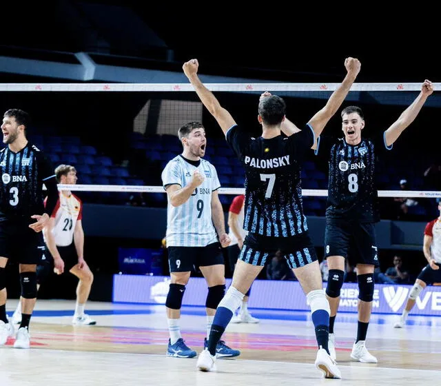 Los albicelestes se impusieron por 3-0 a Alemania para clasificar a cuartos de final. Foto: Página12   