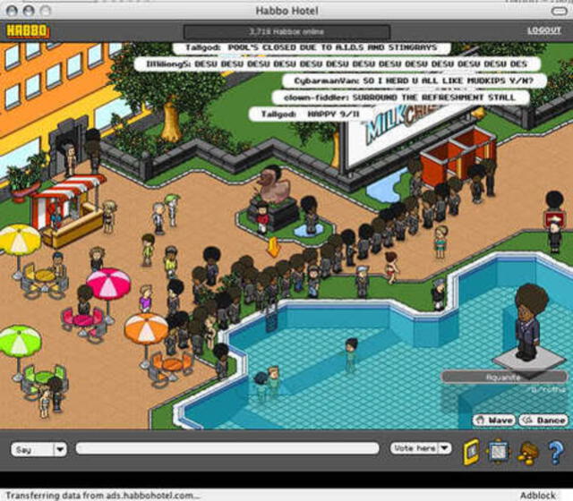 Representación en la piscina del hotel virtual Habbo intervenido por Anonymous. (Foto: Scoop)
