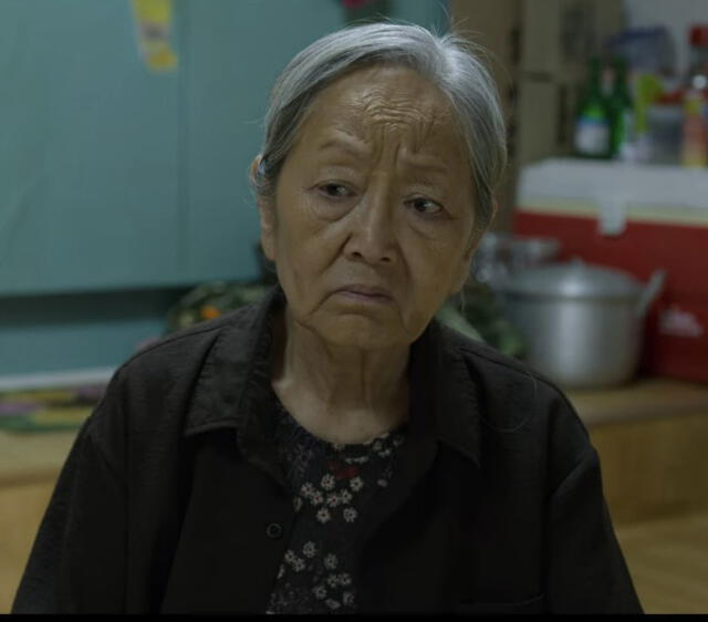 Kim Young Ok (82) es la madre del protagonista en Squid Game. Foto: Netflix