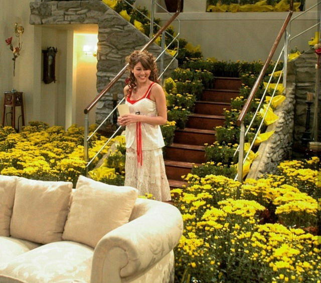 Floricienta y sus flores amarillas. Foto: Floricienta   