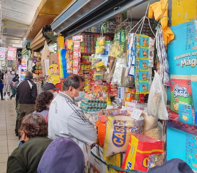 Mercado de Comas. Foto: Mary Luz Aranda y Raúl Egúsquiza / URPI-LR