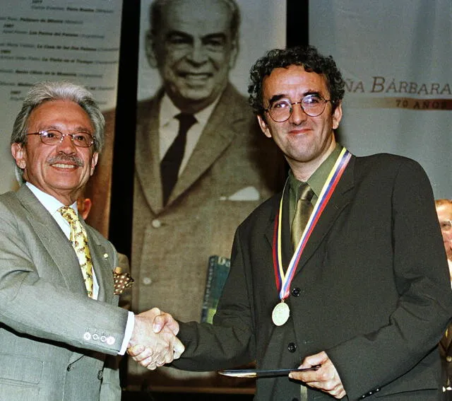 Roberto Bolano ganó el Rómulo Gallegos, el premio literario más importante de América Latina, valorado en 60.000 dólares, el 2 de agosto de 1999. Foto: AFP Roberto Bolano ganó el Rómulo Gallegos, el premio literario más importante de América Latina, valorado en 60.000 dólares, el 2 de agosto de 1999. Foto: AFP