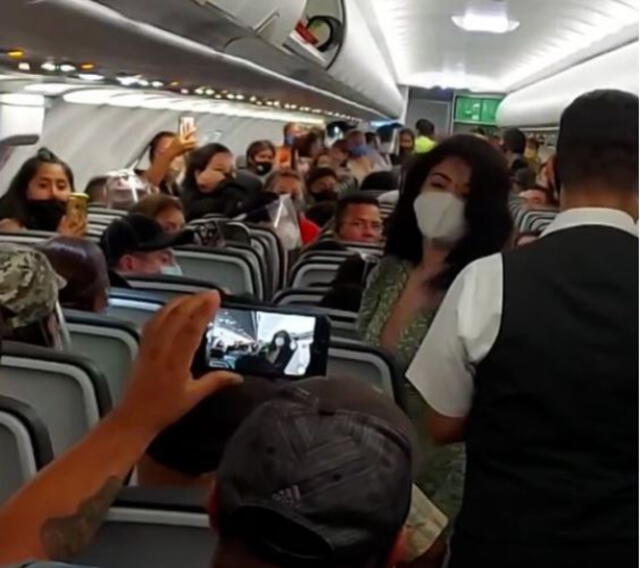 Lady Covid: pasajera que se quitó la mascarilla en un avión porque “le vale” la pandemia [VIDEO]