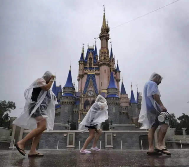 <em> Una de las postales de Walt Disney World en medio del desarrollo del huracán Milton. No se evidencia ninguna inundación en sus inmediaciones. Foto: captura de Google</em>   
