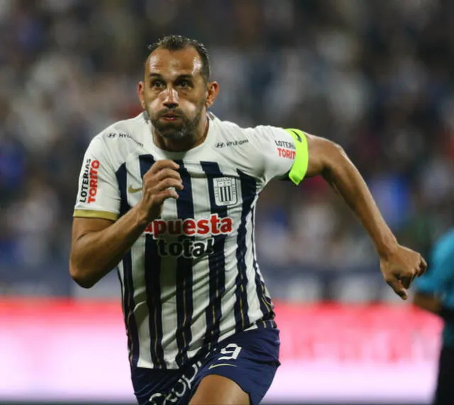  Hernán Barcos fue titular en la victoria de Alianza Lima ante Unión Comercio. Foto: La República/Luis Jiménez   