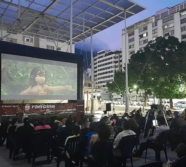 Proyección de la película Ainbo en el Festival de Cine Latinoamericano y del Caribe. Foto: Instagram/embajadadelperuenvenezuela Proyección de la película Ainbo en el Festival de Cine Latinoamericano y del Caribe. Foto: Instagram/embajadadelperuenvenezuela