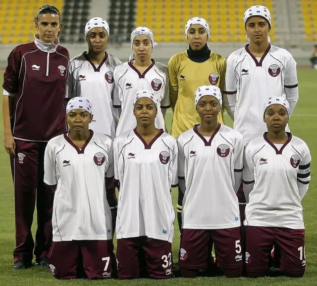 Selección de fútbol femenino de Qatar, tras un entrenamiento en el año 2012. Foto: AFP