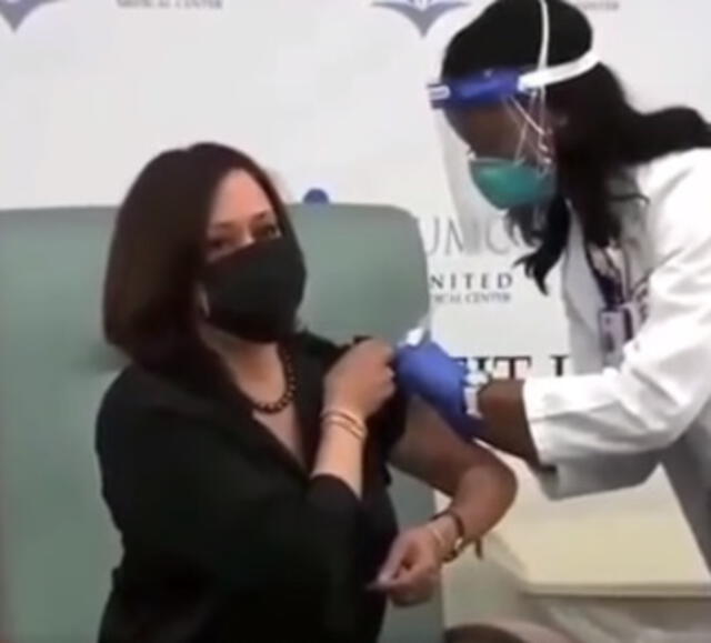 La supuesta falsa vacunación de Kamala Harris. Foto: captura del vídeo en Facebook.