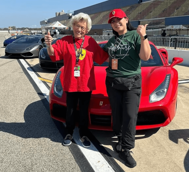 La anciana disfrutó al máximo su experiencia y contó que es el inicio de sus locuras. Foto: Walton Senior Living/Instagram   