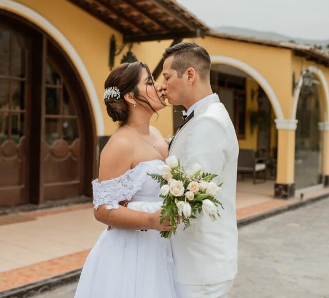 Luigui Carbajal y su esposa Diana Castro   