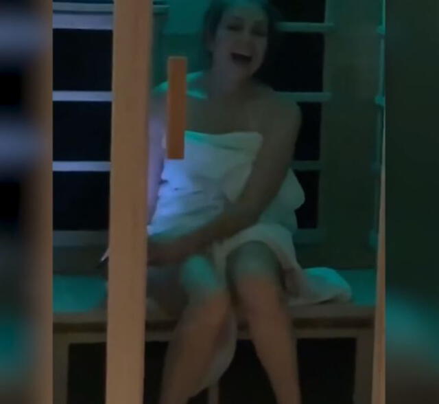 Thalía en un sauna