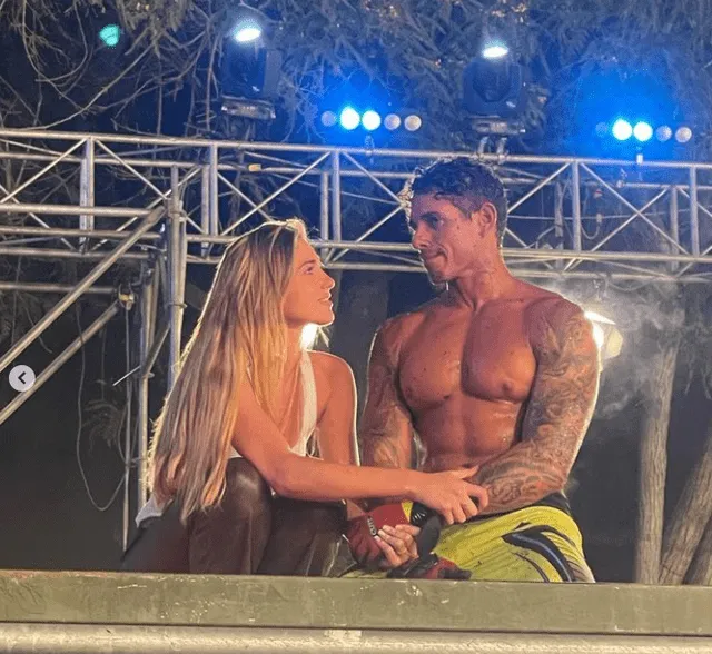  Hugo García junto a su enamorada, Alessia Rovegno, tras ganar su punto en la final de Esto Es Guerra 2022. Foto: Instagram/HugoGarcía<br><br>    