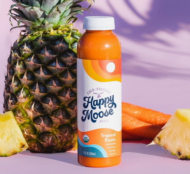 Tropical Roots está hecho a base de zanahoria, piña, jengibre, cúrcuma y limón. Foto: Matchaful   
