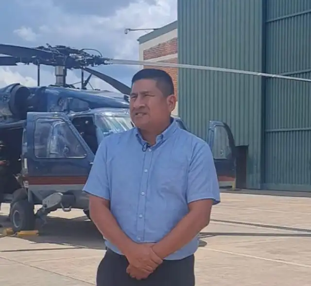 Oficial. El subdirector de Operaciones del CORAH, Nemesio Moreno Ochoa, en la base la Aviación Policial de Pucallpa. Foto: La República Oficial. El subdirector de Operaciones del CORAH, Nemesio Moreno Ochoa, en la base la Aviación Policial de Pucallpa. Foto: La República