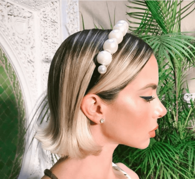 Diadema de perlas. Foto: Instagram/maneaddicts